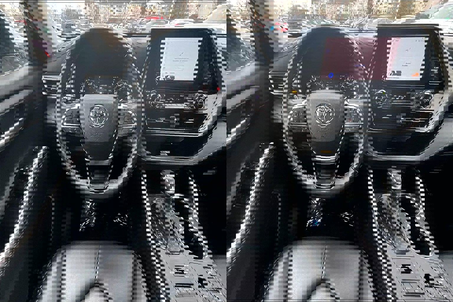 Used 2023 Toyota Highlander XLE image 5