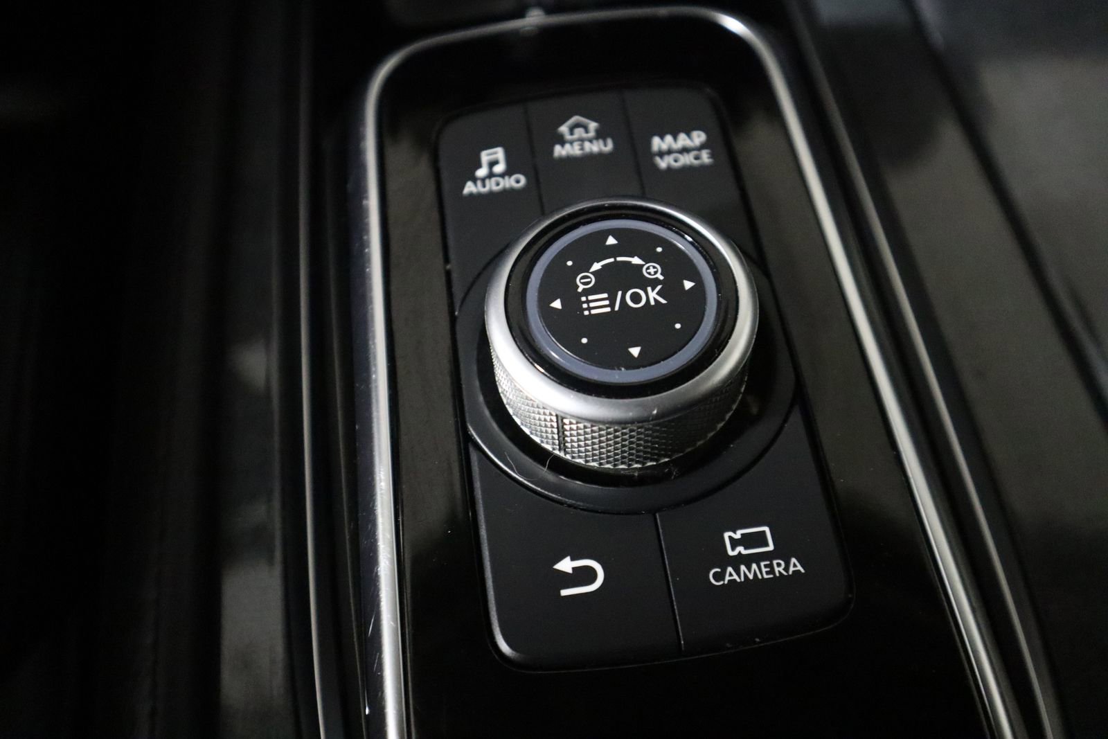 Used 2023 Nissan Armada SV image 32