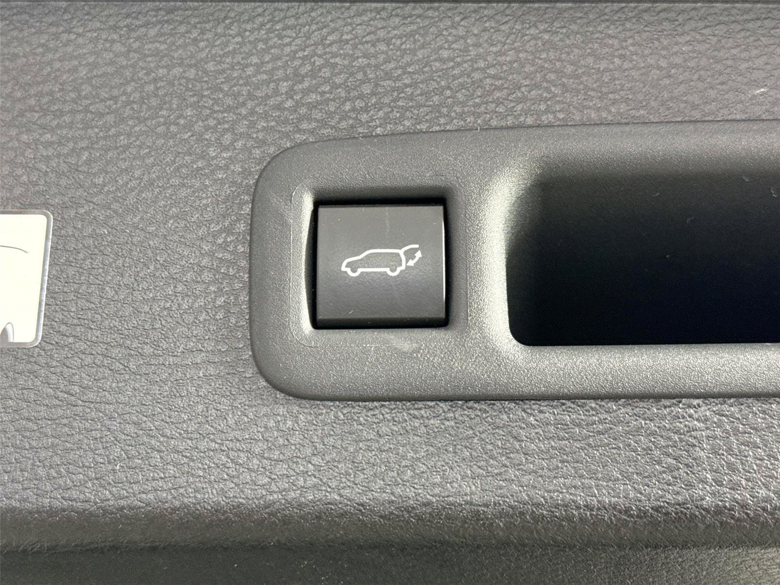 Certified 2026 Toyota Sienna LE FWD image 35