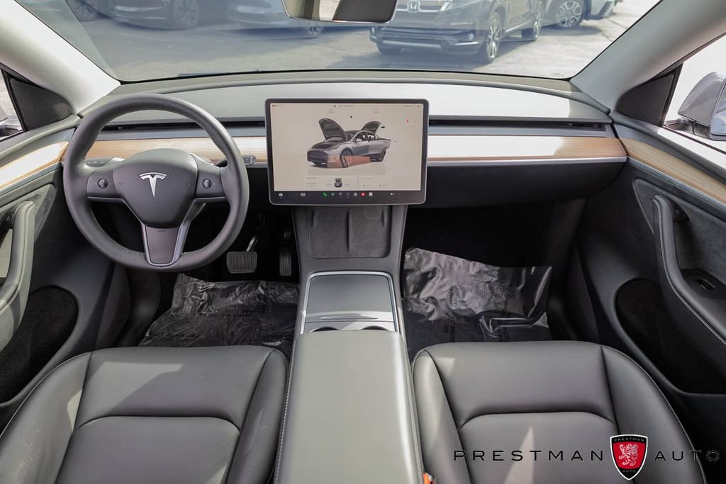 Used 2025 Tesla Model Y Long Range AWD/4WD image 34
