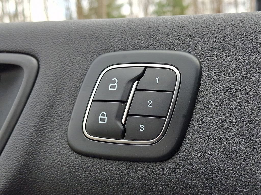 Used 2024 Ford Escape Platinum image 25