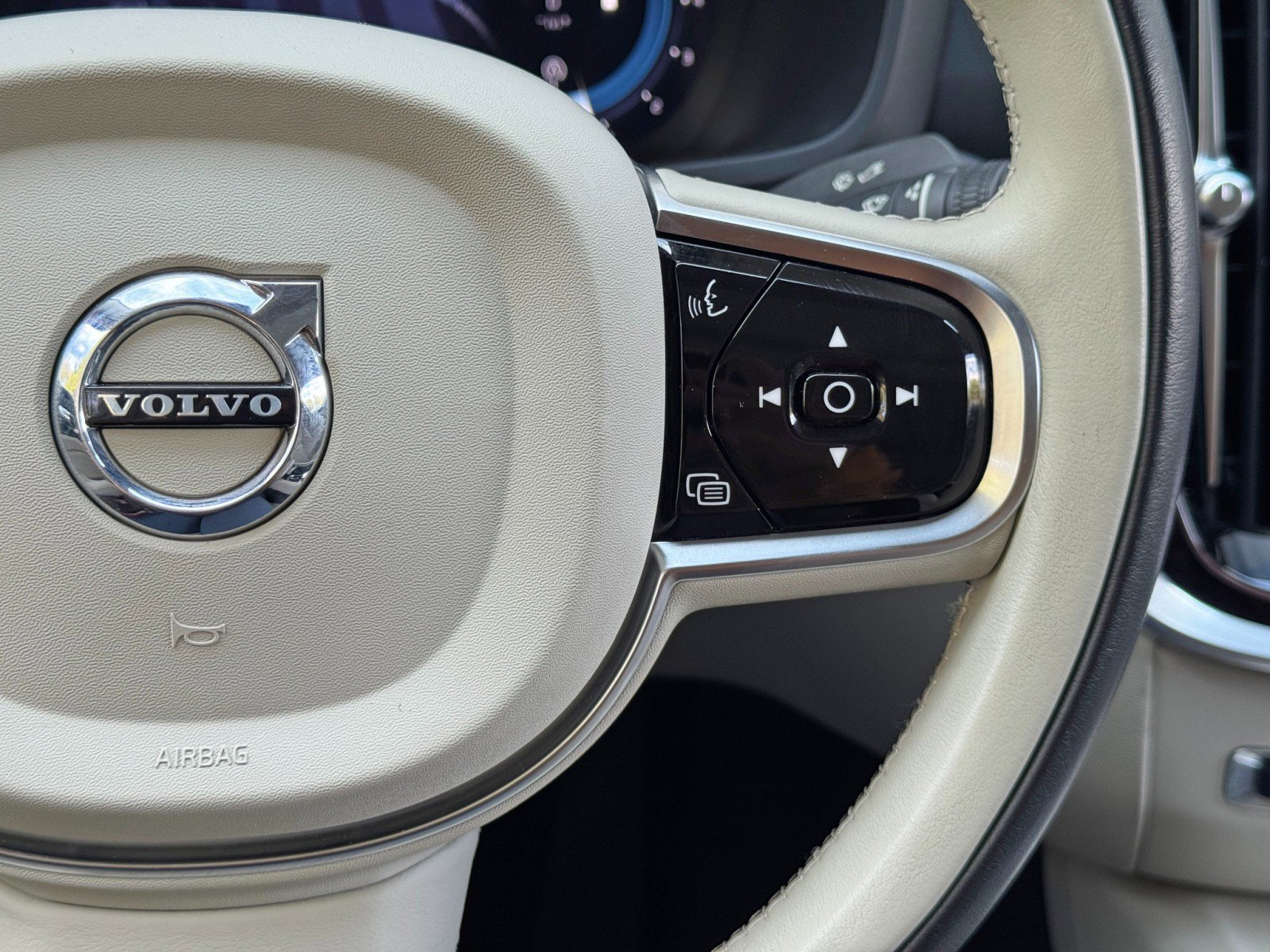 Used 2024 Volvo S60 B5 Core image 21