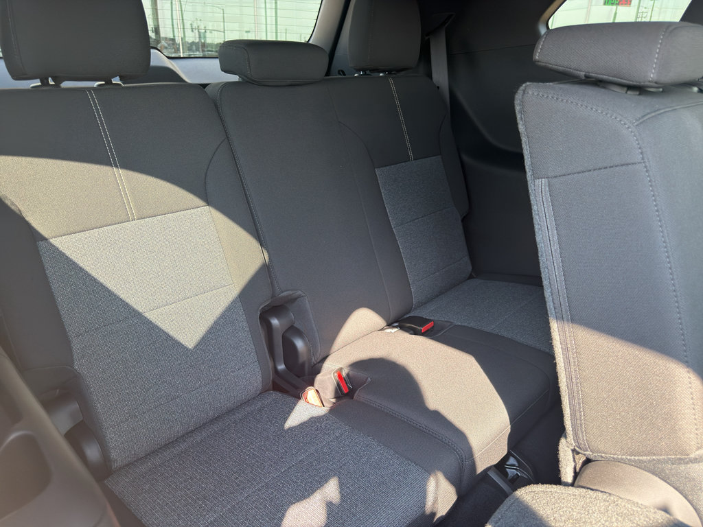 Used 2025 GMC Acadia Elevation FWD image 29