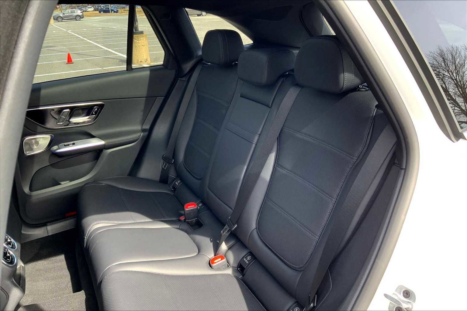 Used 2025 Mercedes-Benz GLC 350e 4MATIC image 13