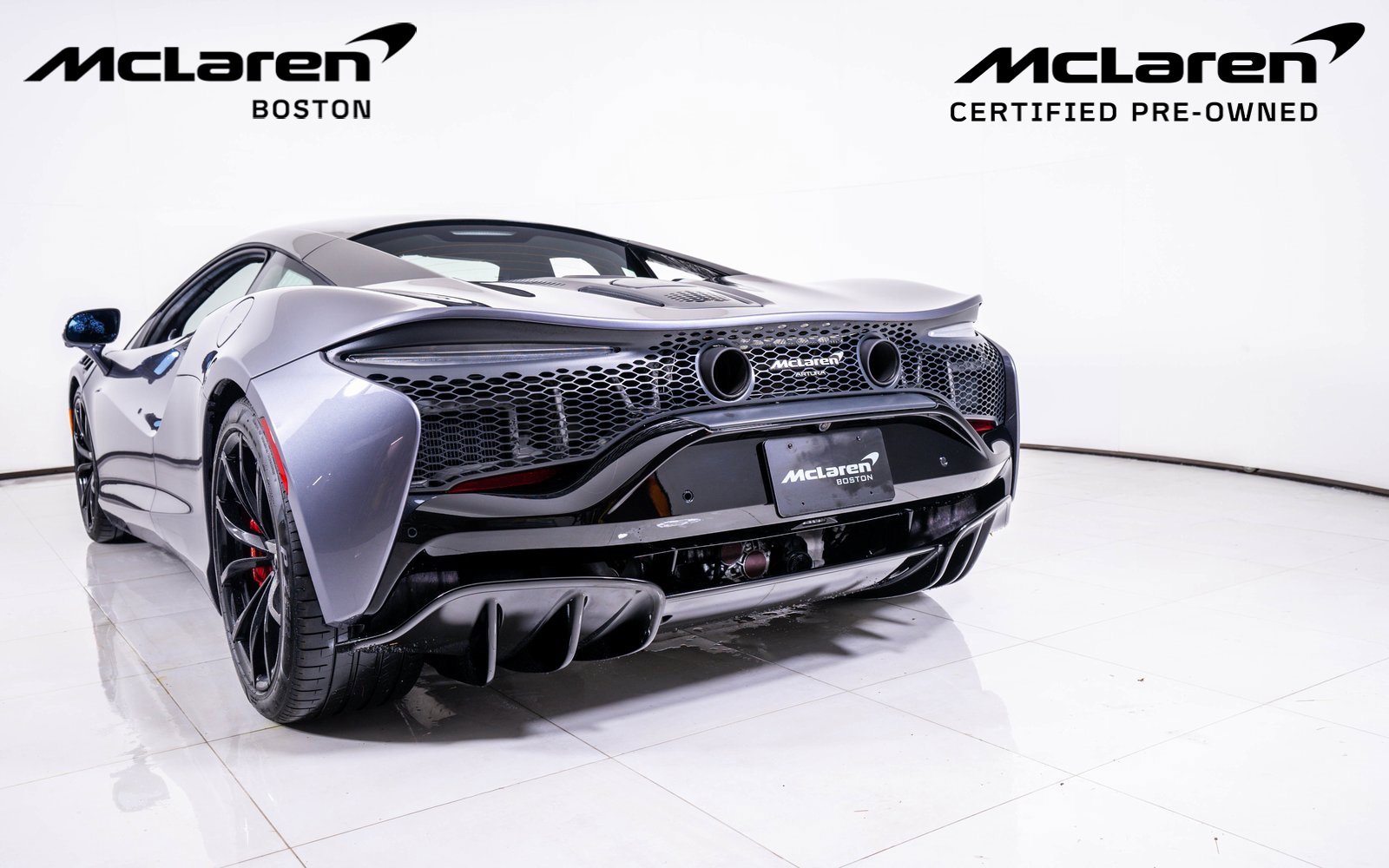 Used 2023 McLaren Artura image 10