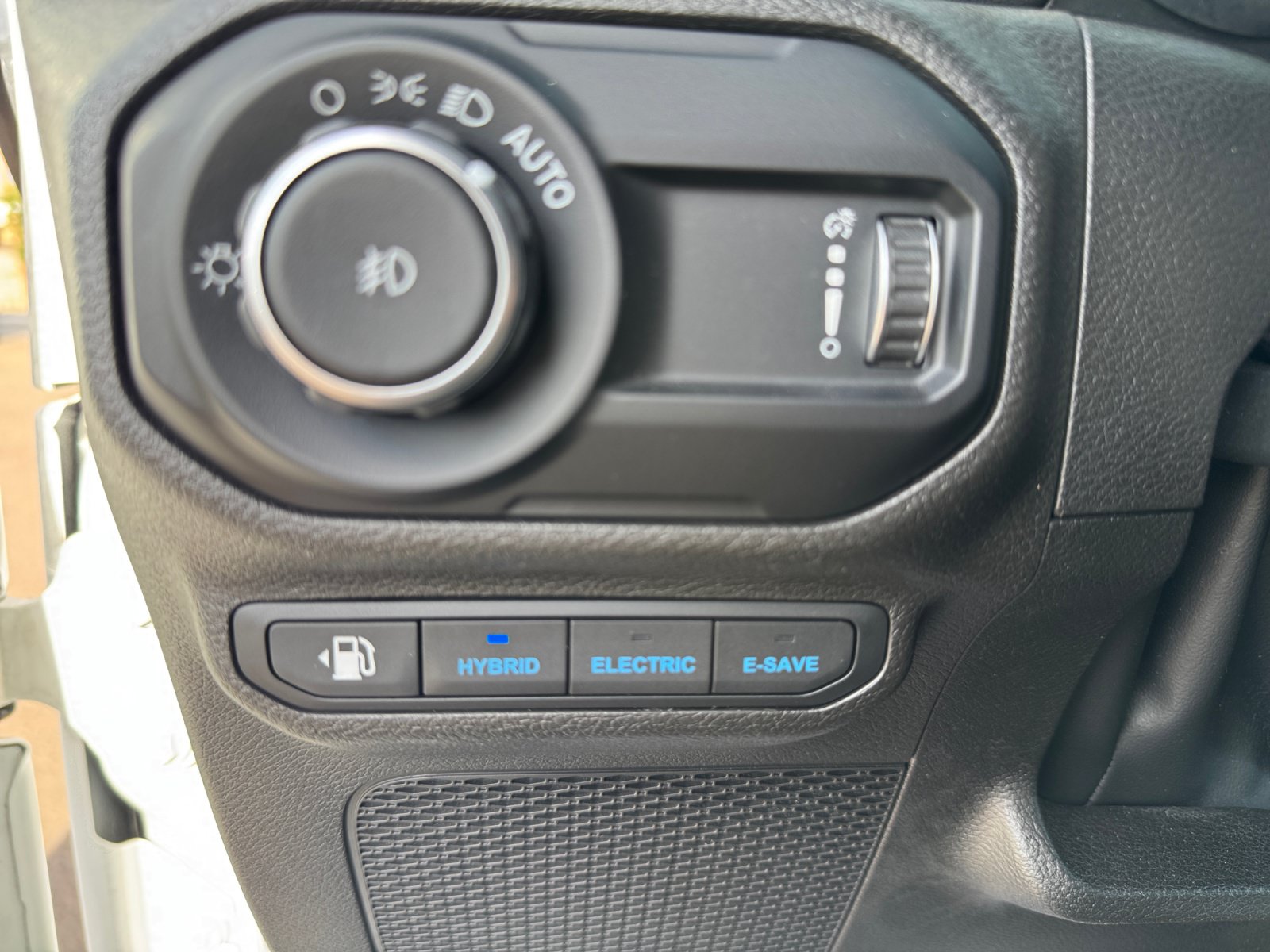 Used 2023 Jeep Wrangler Unlimited Sahara AWD/4WD image 31