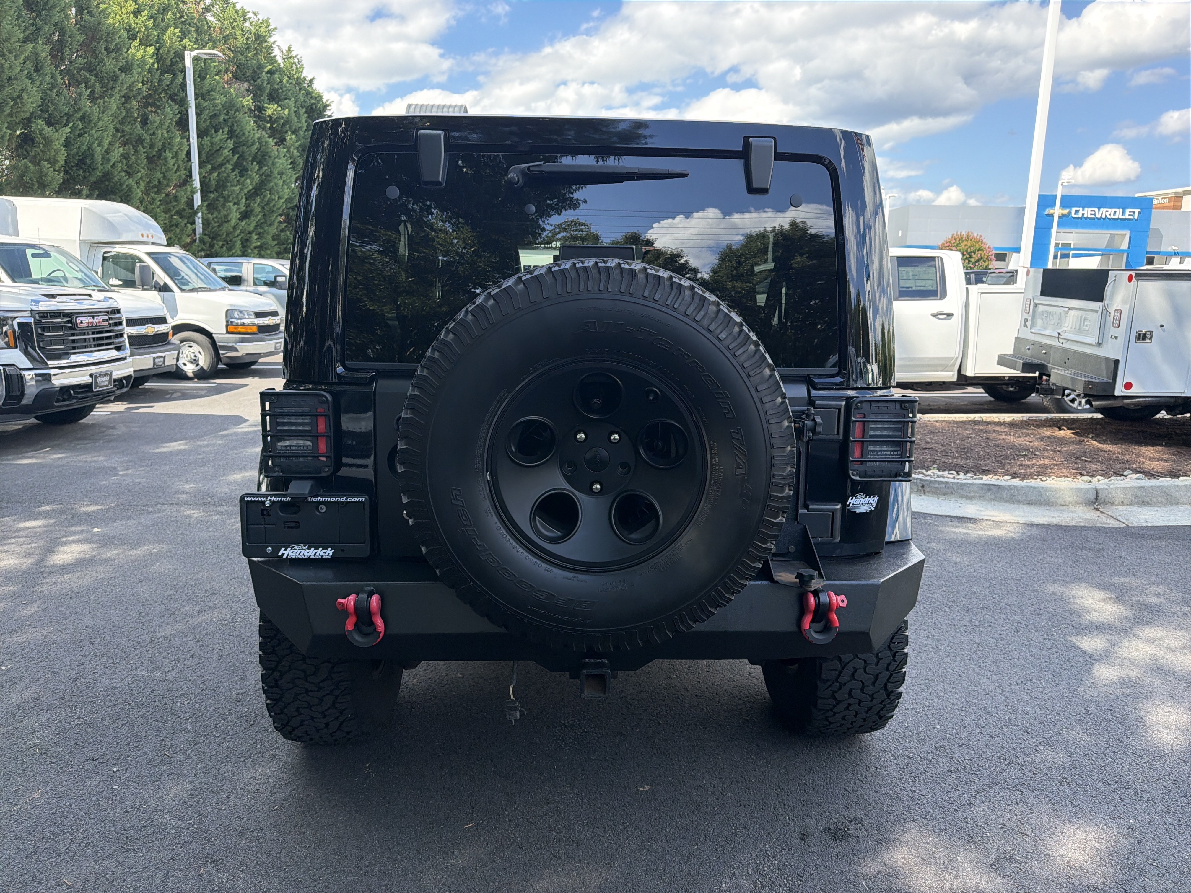 Used 2012 Jeep Wrangler Unlimited Sahara AWD/4WD image 9