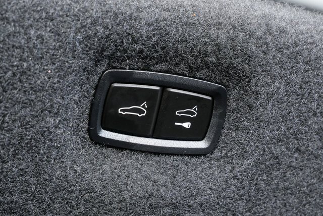 Certified 2025 Porsche Taycan image 31