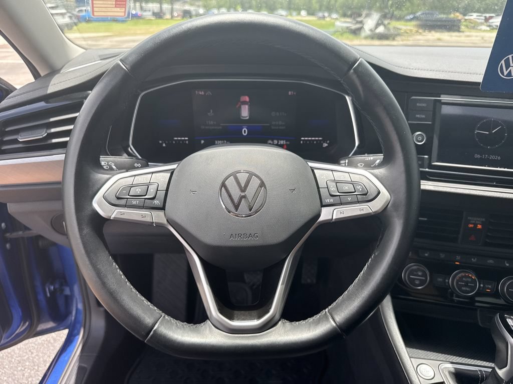 Used 2023 Volkswagen Jetta SE FWD image 14