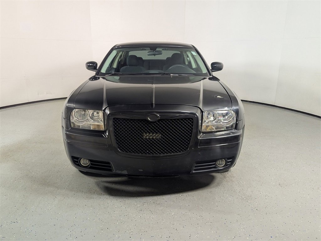 Used 2010 Chrysler 300 Touring image 2