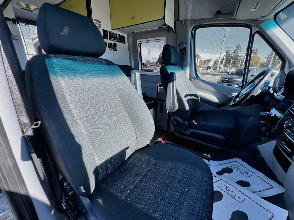 Used 2018 Mercedes-Benz Sprinter 2500 image 49
