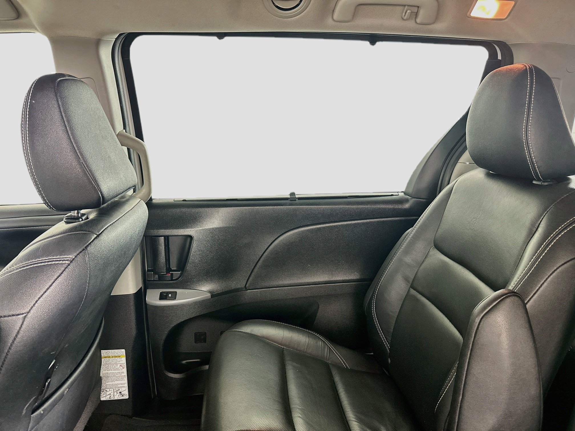 Used 2015 Toyota Sienna SE w/ SE Preferred Package FWD image 32