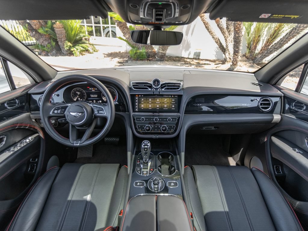 Used 2023 Bentley Bentayga Extended Wheelbase AWD/4WD image 4