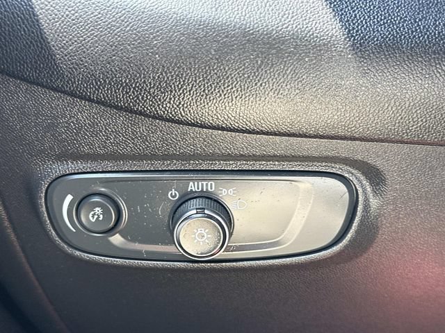Used 2020 Chevrolet Equinox LT w/ LPO, Floor Liner Package FWD image 25