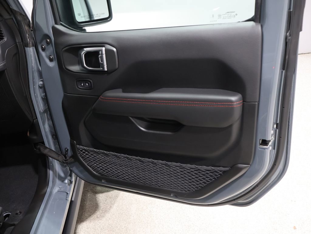 Used 2025 Jeep Wrangler Rubicon w/ Convenience Group AWD/4WD image 17