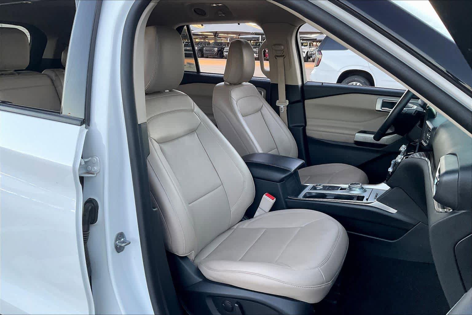 Used 2023 Ford Explorer Limited image 10