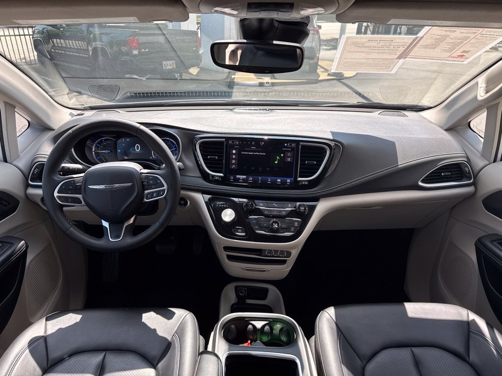 Used 2024 Chrysler Pacifica Limited FWD image 17