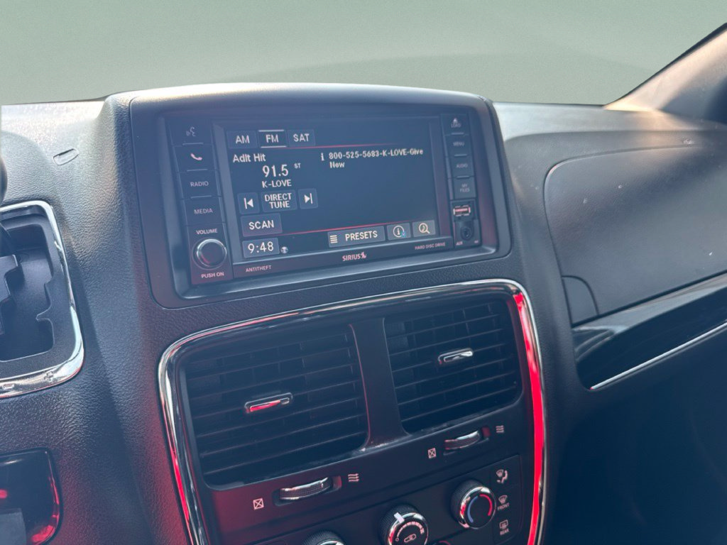 Used 2016 Dodge Grand Caravan SE FWD image 13