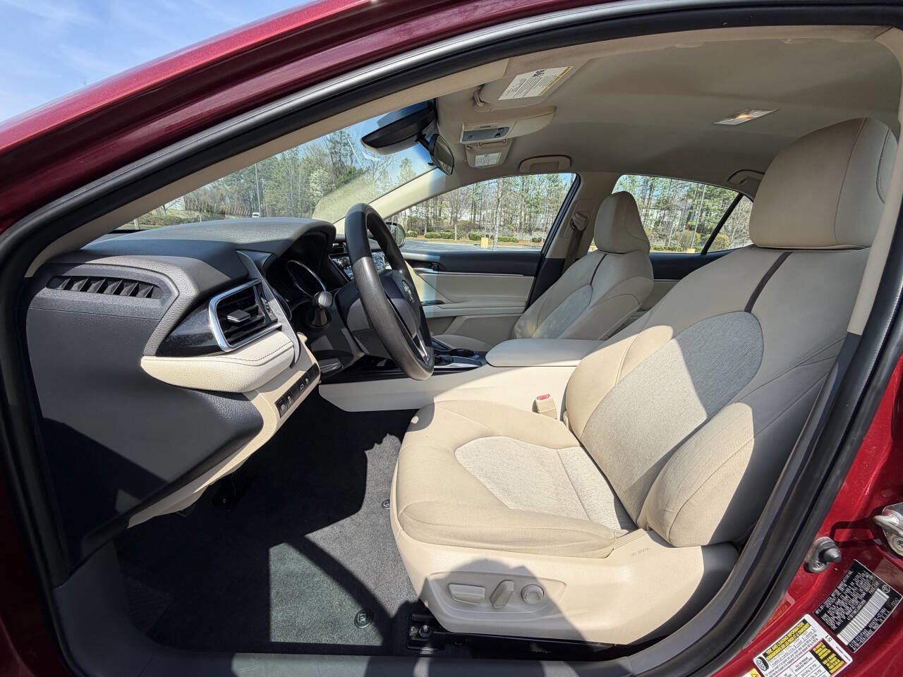 Used 2018 Toyota Camry LE image 12