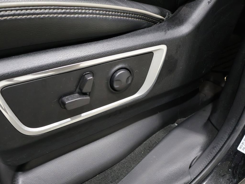 Used 2023 RAM 1500 Laramie image 12