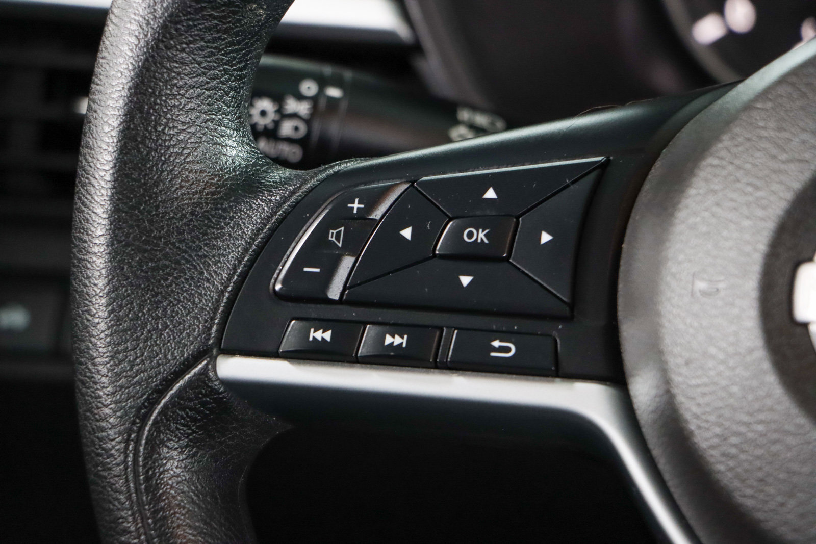 Used 2024 Nissan Altima 2.5 SV image 13