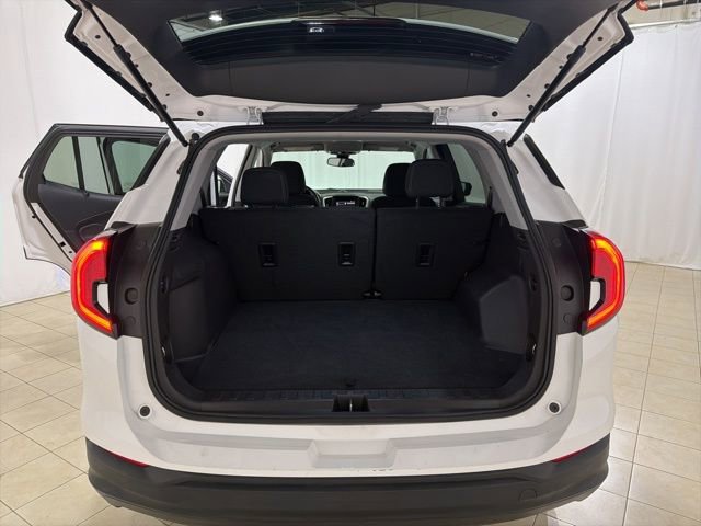 Used 2024 GMC Terrain SLE FWD image 20