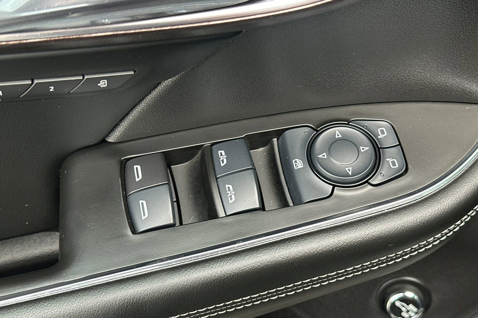 Used 2022 Buick Envision Avenir w/ Safety Package image 12