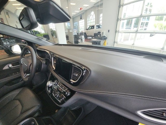 New 2026 Chrysler Pacifica Select image 23