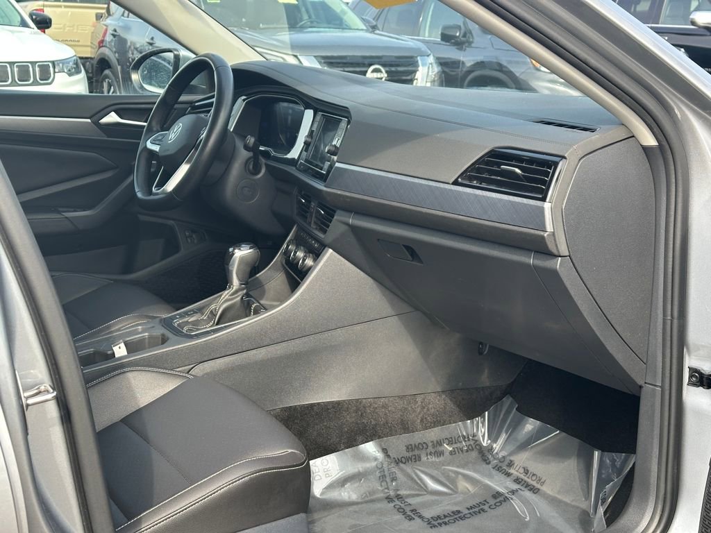 Used 2024 Volkswagen Jetta SE image 14