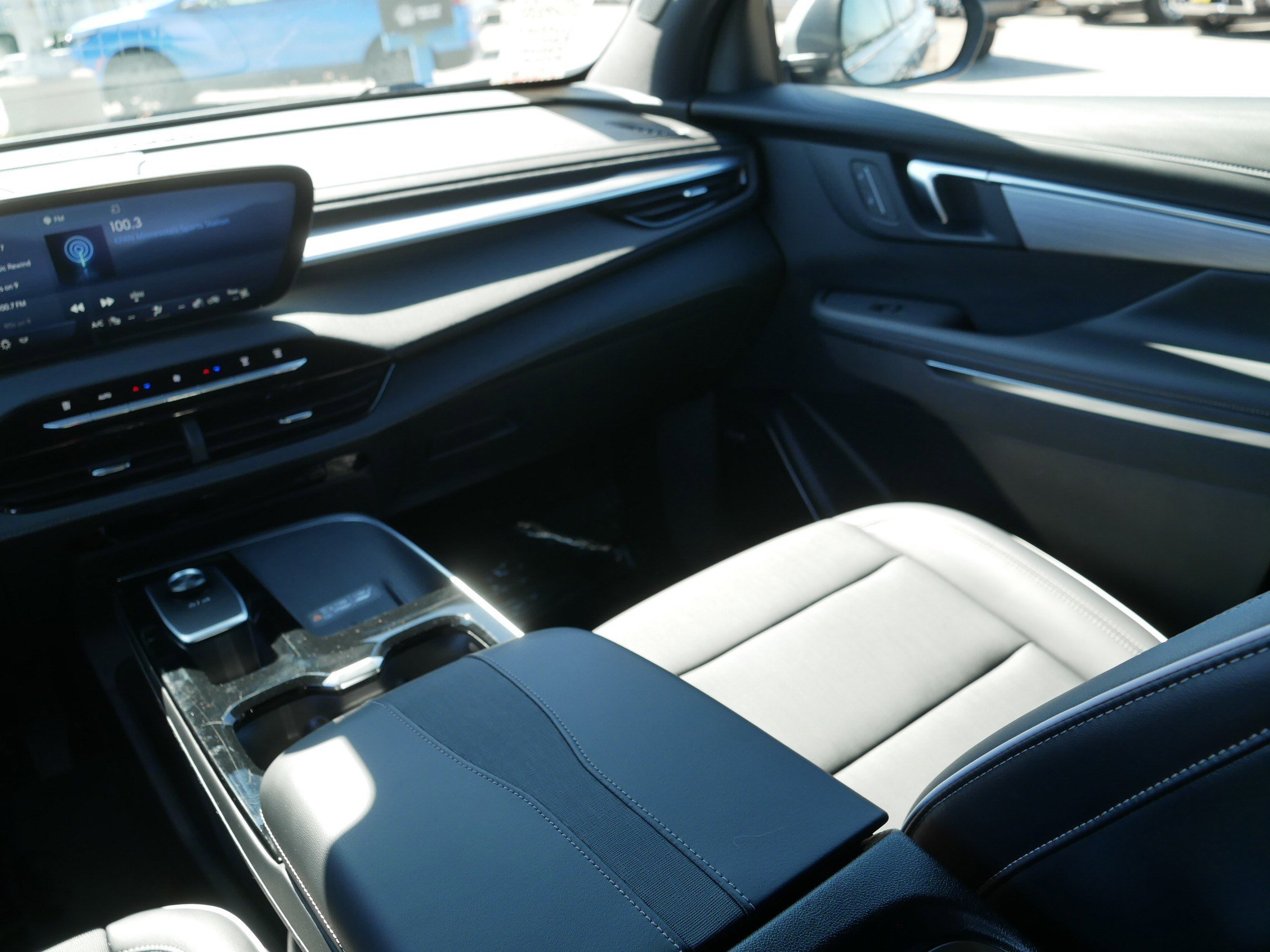 Used 2025 Buick Enclave Preferred image 11