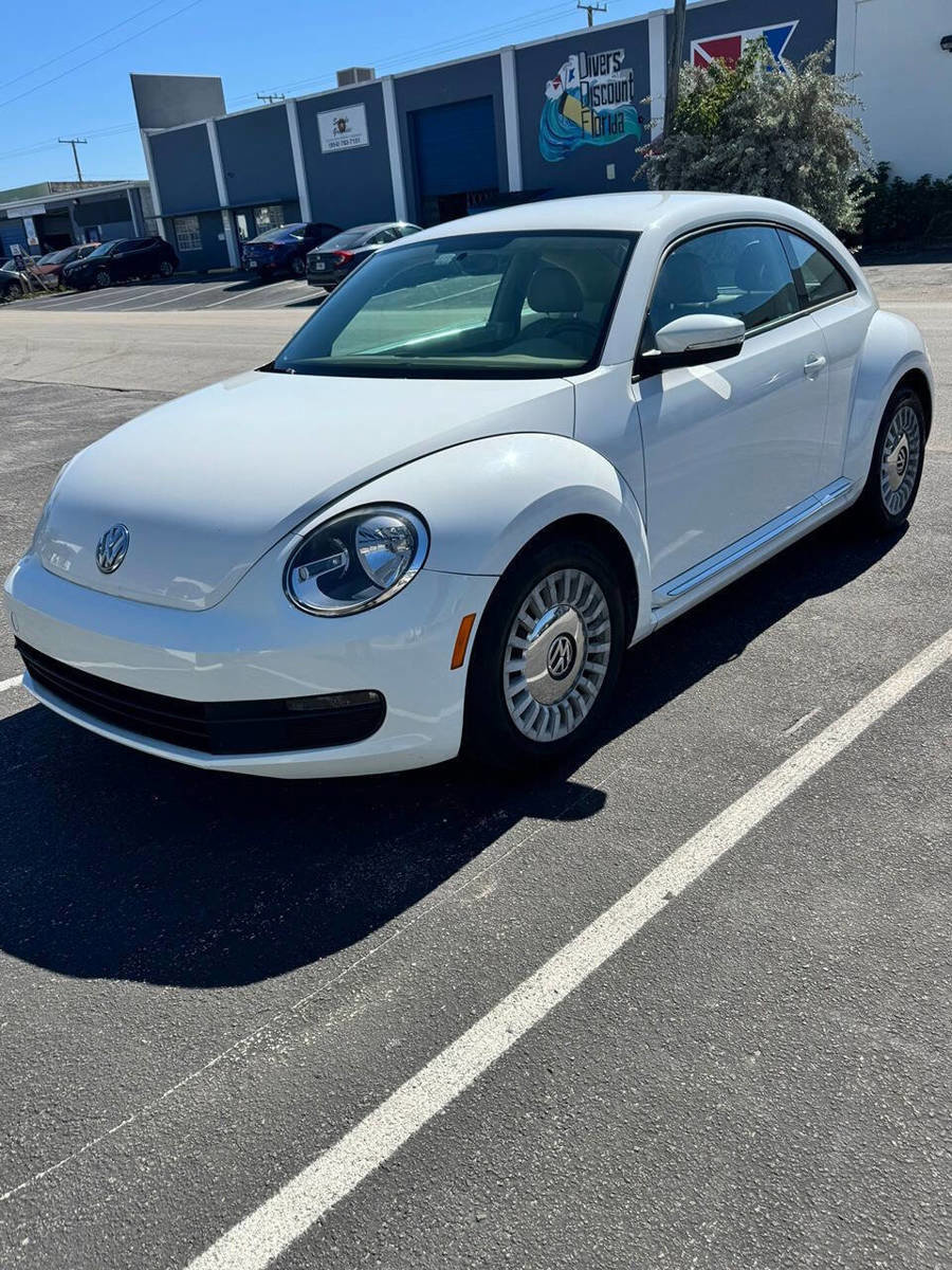 Used 2015 Volkswagen Beetle 1.8T FWD image 1