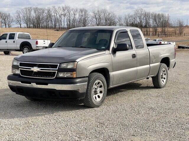 Used 2007 Chevrolet Silverado 1500 W/T RWD image 2