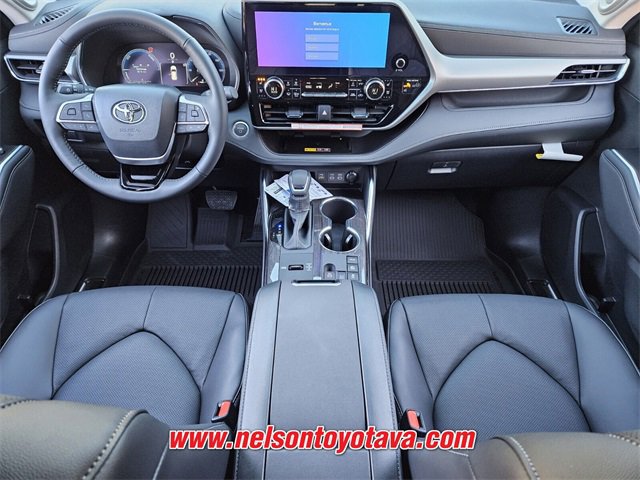 New 2026 Toyota Highlander Platinum image 8