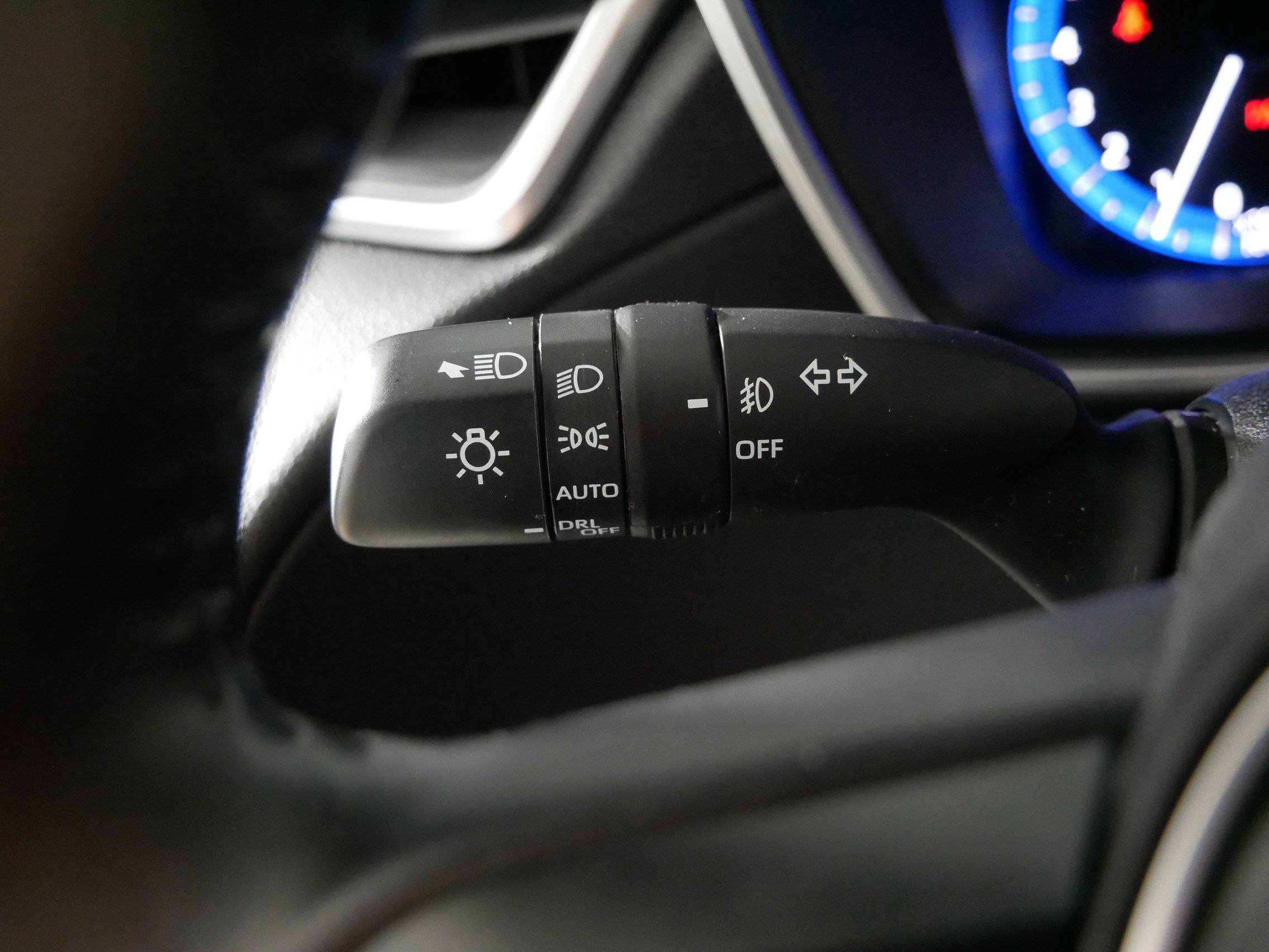 Used 2022 Toyota Corolla Cross XLE w/ Convenience Package image 32