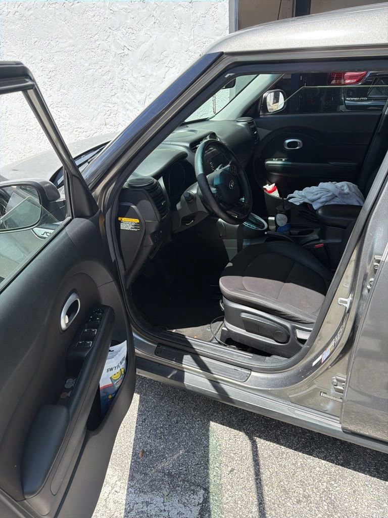 Used 2017 Kia Soul w/ Convenience Package image 4