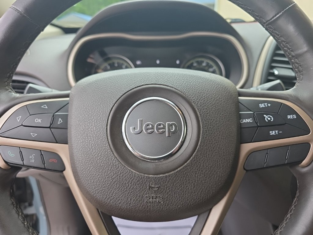 Used 2014 Jeep Cherokee Trailhawk w/ Comfort/Convenience Group AWD/4WD image 18