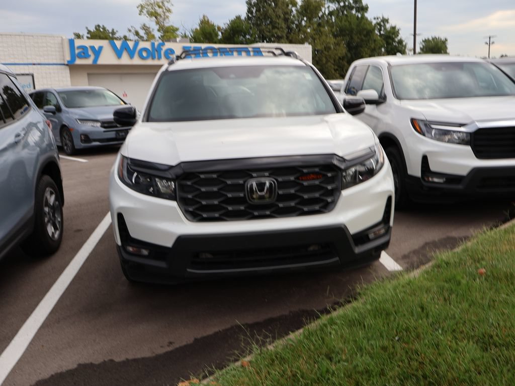 Used 2025 Honda Passport TrailSport image 2