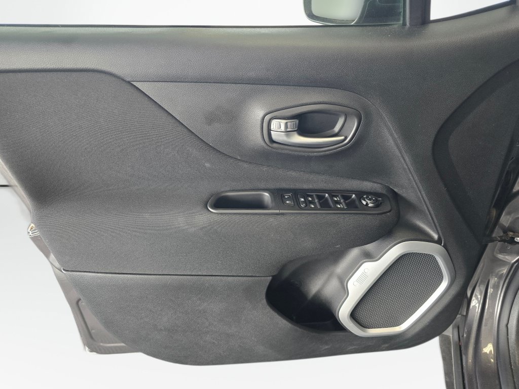 Used 2019 Jeep Renegade Latitude w/ Cold Weather Group AWD/4WD image 34