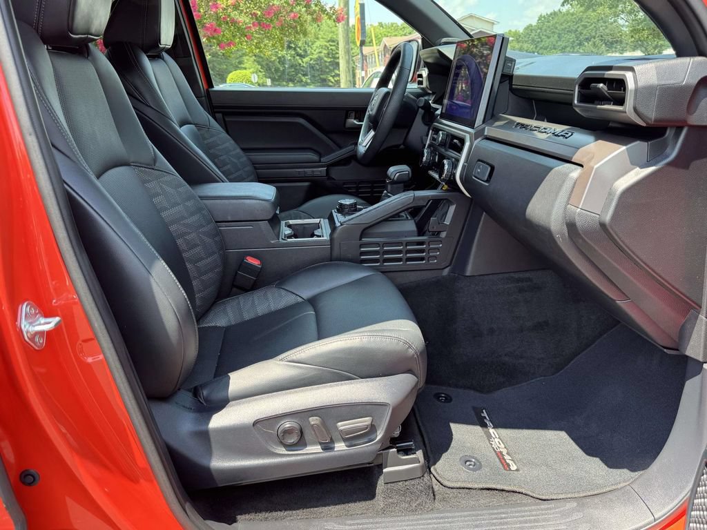Used 2024 Toyota Tacoma TRD Off-Road w/ TRD Off Road Premium Package AWD/4WD image 15