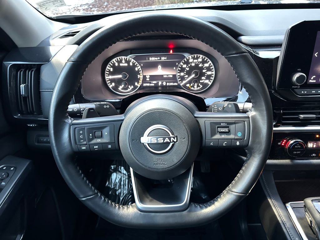 Used 2025 Nissan Pathfinder SV image 17