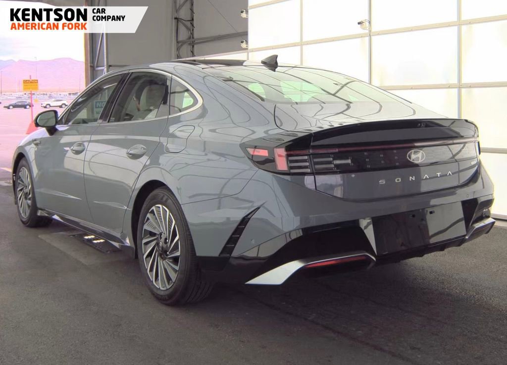 Used 2025 Hyundai Sonata Limited image 4