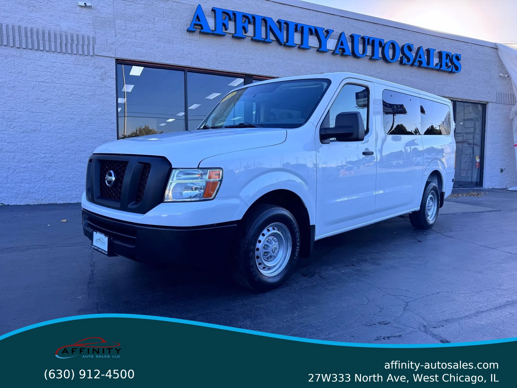 Used 2018 Nissan NV 3500 S RWD image 1