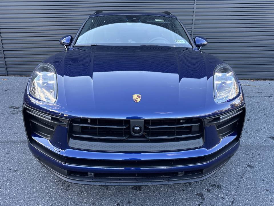 Certified 2026 Porsche Macan AWD/4WD image 9