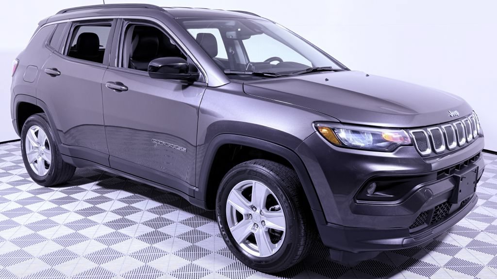 Used 2022 Jeep Compass Latitude w/ Convenience Group AWD/4WD image 1
