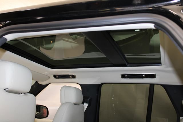 Used 2025 Land Rover Range Rover SE image 12