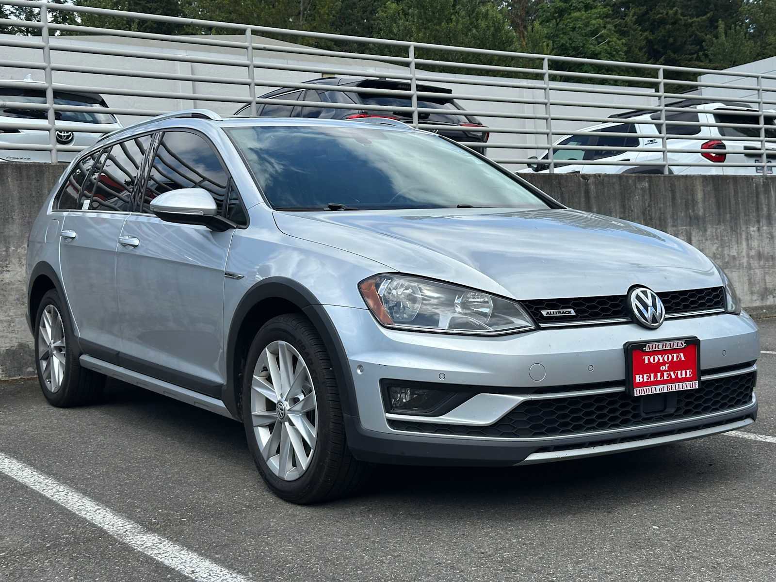 Used 2017 Volkswagen Golf Alltrack SEL AWD/4WD image 3