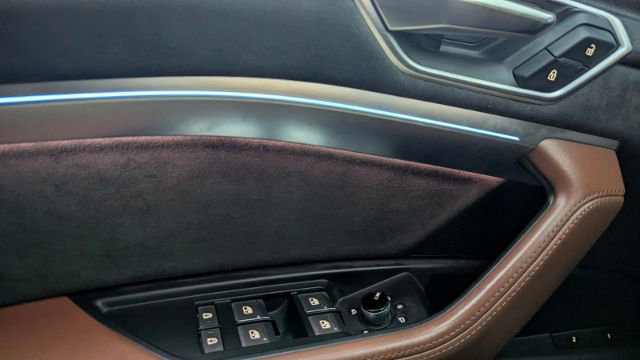 Used 2021 Audi e-tron Prestige image 31