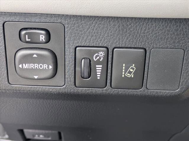 Used 2017 Toyota RAV4 XLE FWD image 12