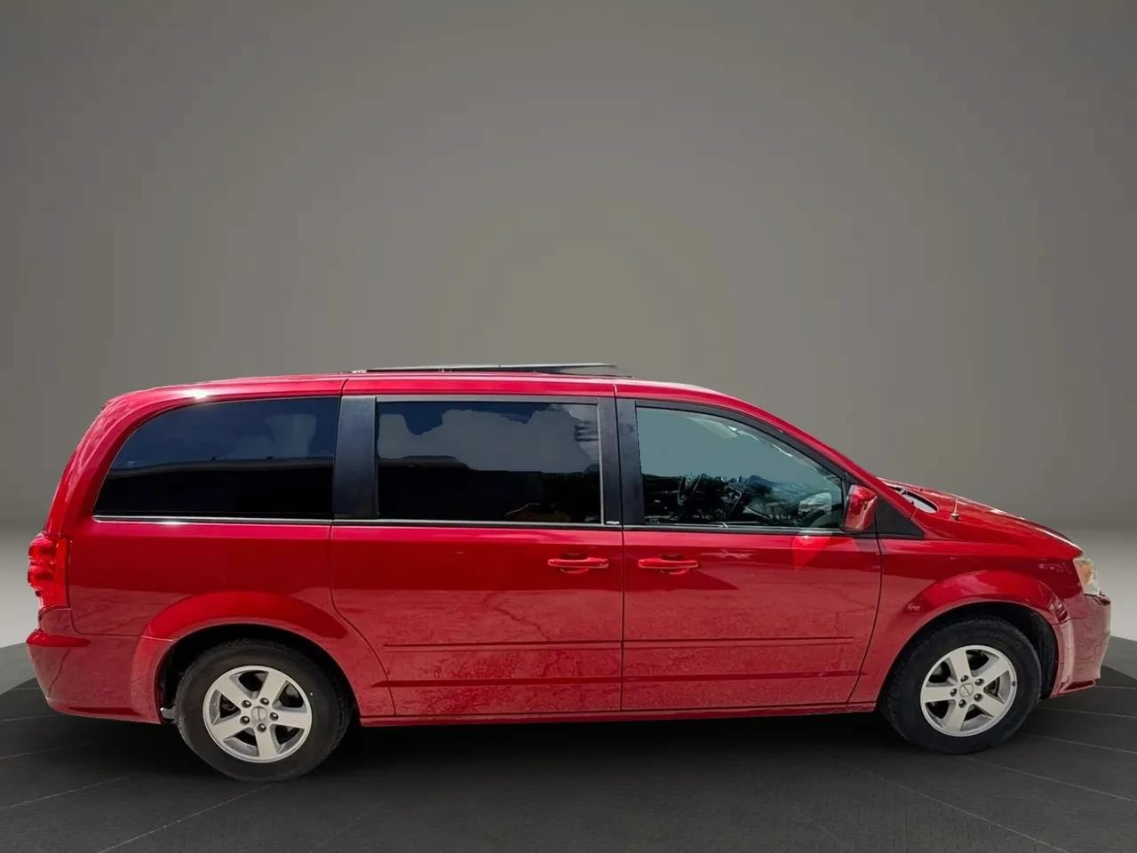Used 2013 Dodge Grand Caravan SXT FWD image 6