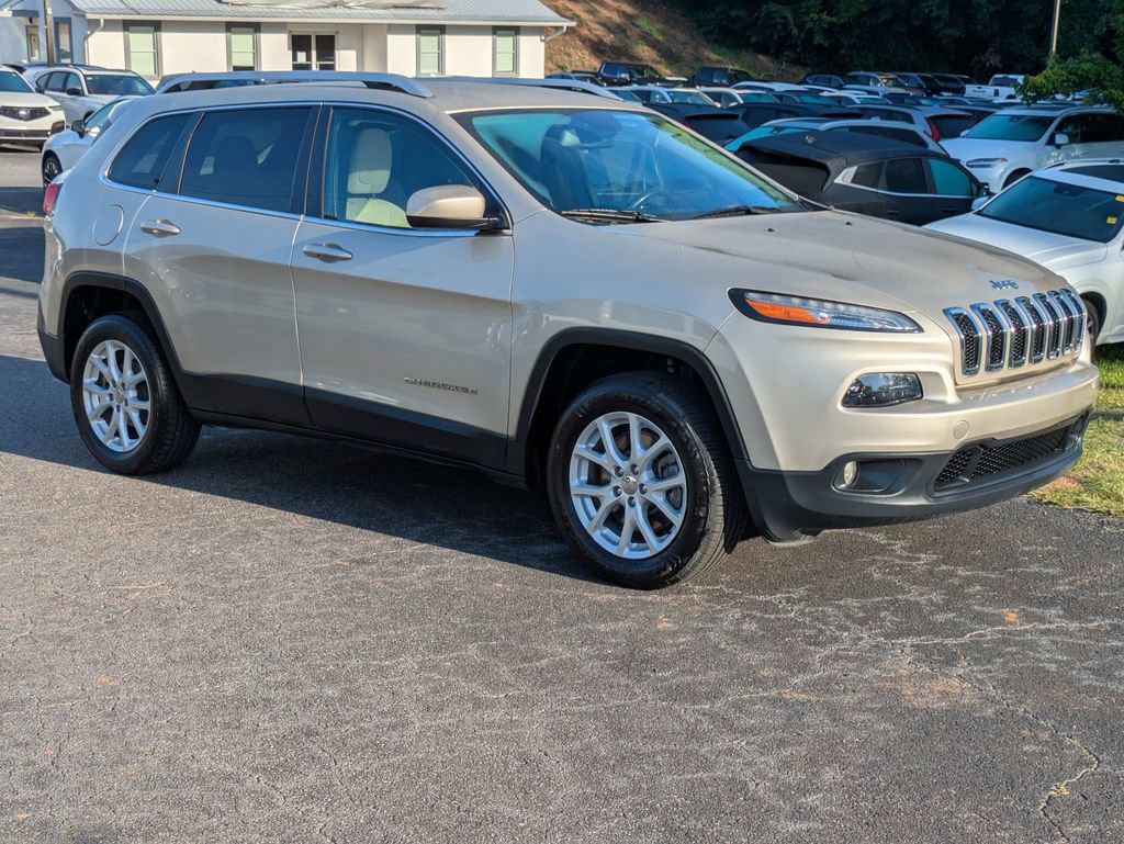 Used 2015 Jeep Cherokee Latitude FWD image 8